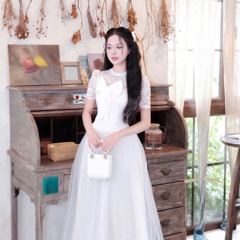 Đầm cổ tròn ren đính nơ to dáng xoè sang chảnh