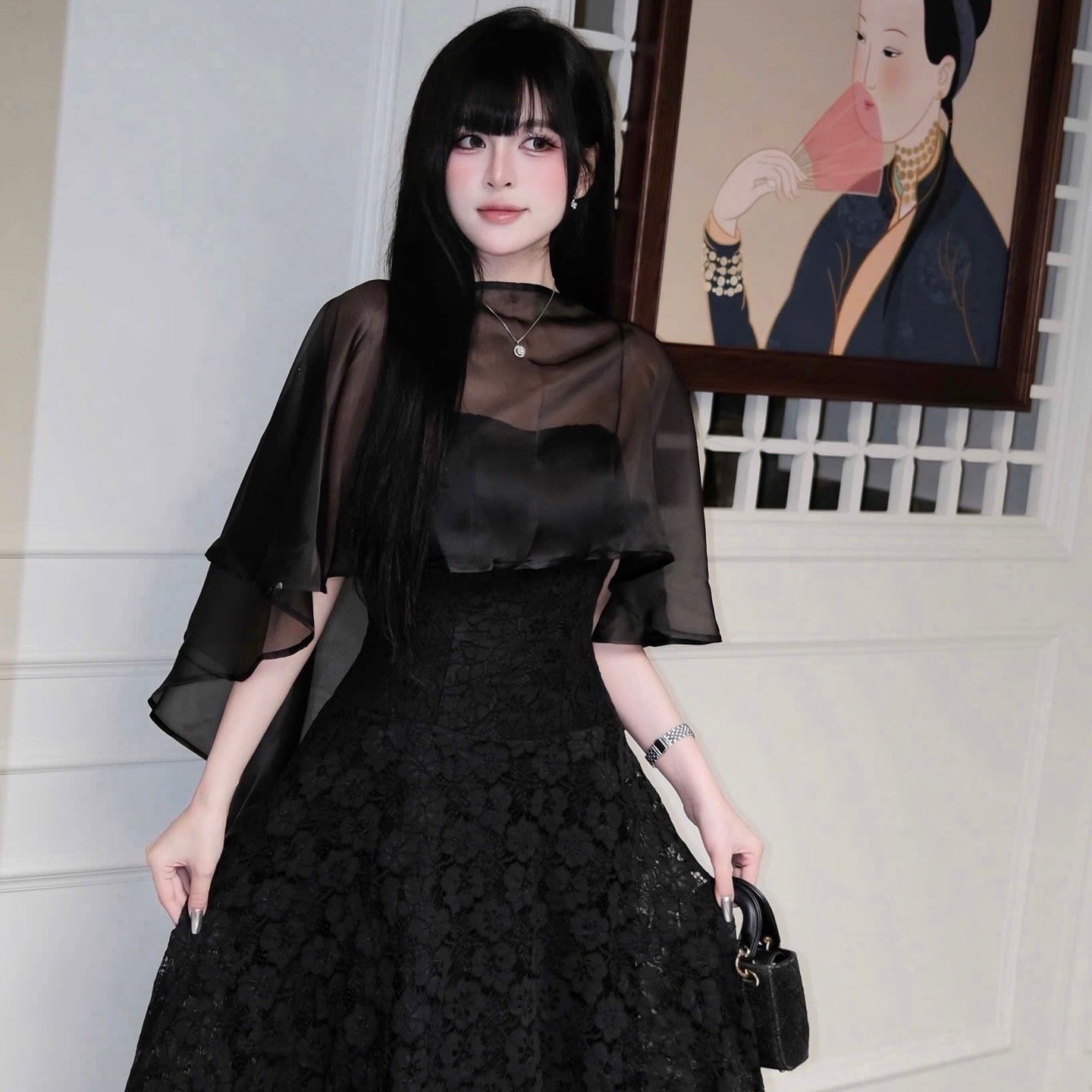 Đầm thiết kế ren 2 dây kèm khăn choàng tơ