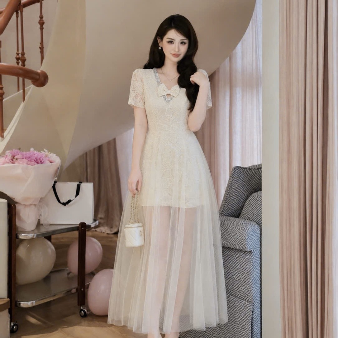 Đầm thiết kế cổ V đính đá cổ nơ ngực