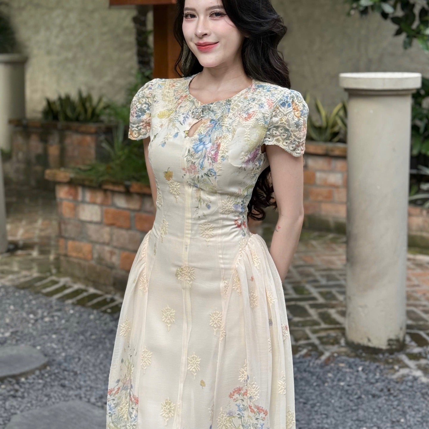 Đầm thiết kế xoè tay phồng hoa nhẹ nhàng