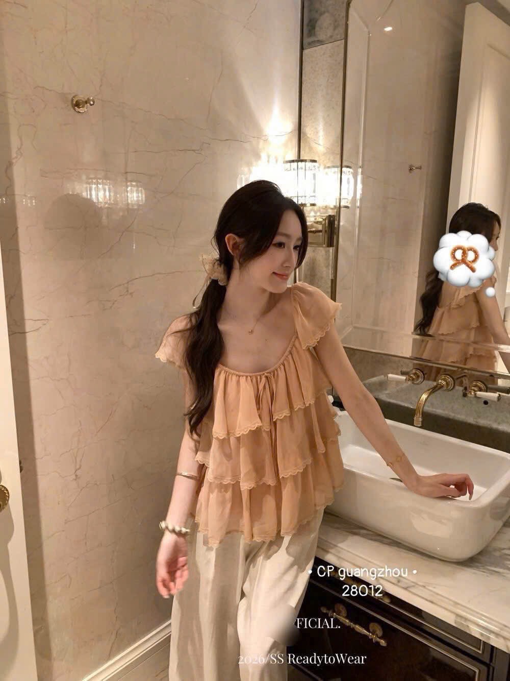 Áo kiểu voan cổ vuông