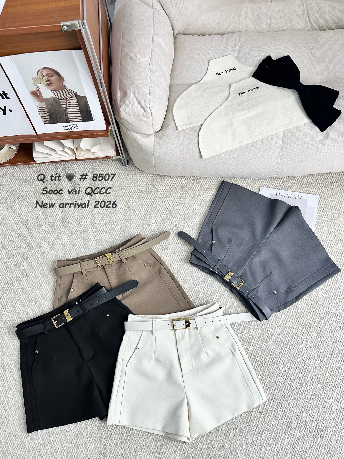 Quần short vải kèm dây nịt da