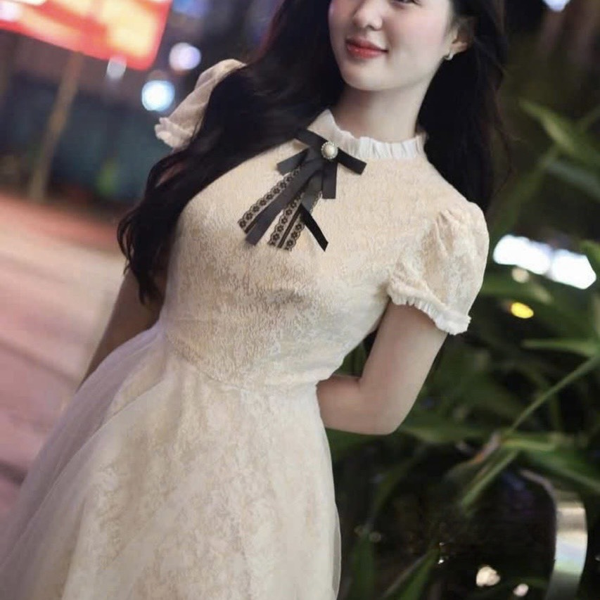 Đầm thiết kế bồng cổ tròn công chúa ren thiết kế