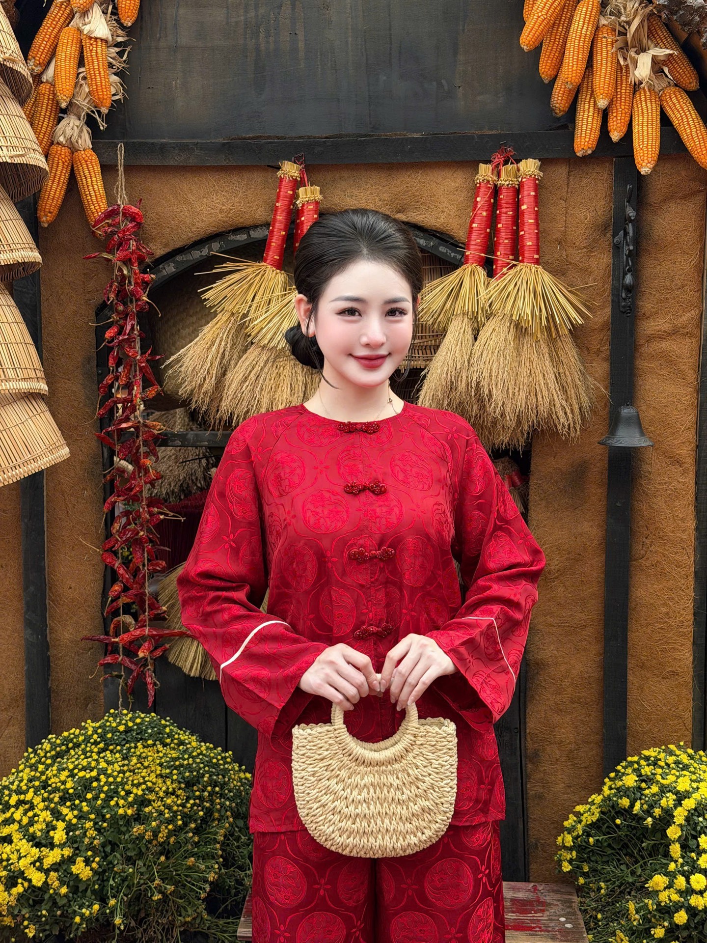 Đồ lam lụa cổ tròn nơ ngọc trai dọc tay áo cổ tàu