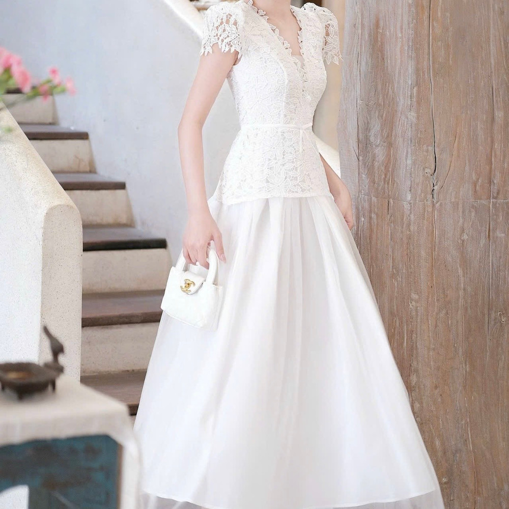 Đầm phối ren cổ V cổ tim tay ren dáng dài cao cấp thiết kế đi tiệc sang trọng