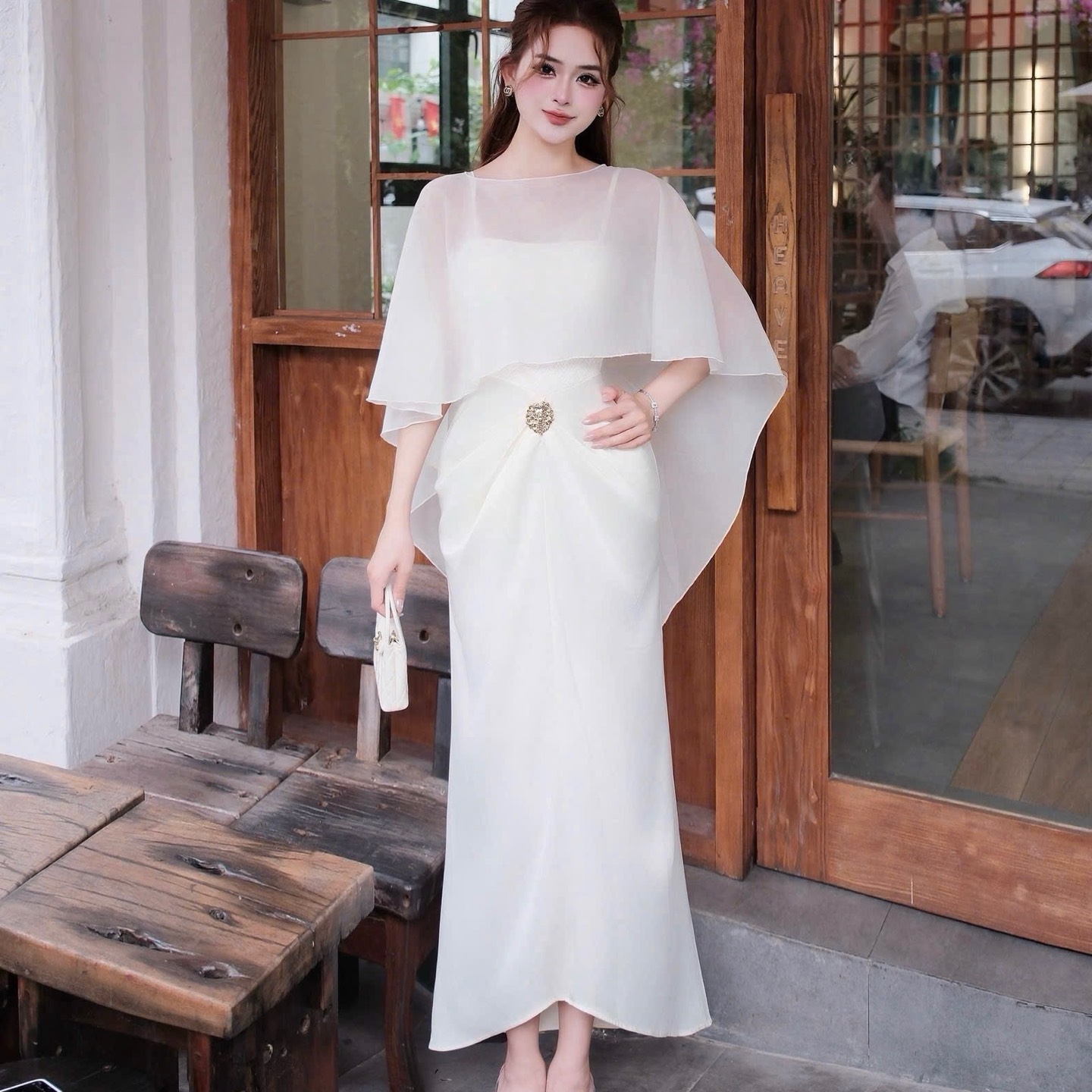 Đầm thiết kế 2 dây phối lụa kèm khăn choàng