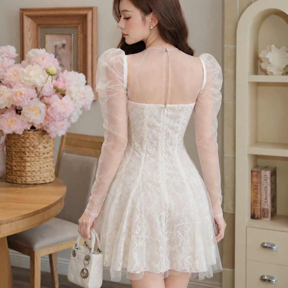 Đầm thiết kế cổ yếm đính đá tay dài dáng ngắn