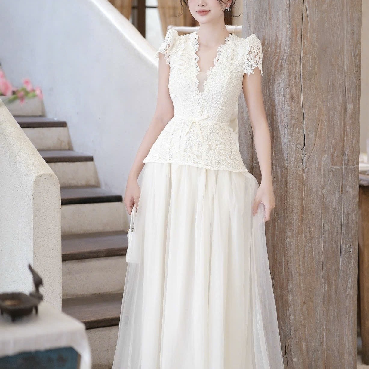 Đầm phối ren cổ V cổ tim tay ren dáng dài cao cấp thiết kế đi tiệc sang trọng