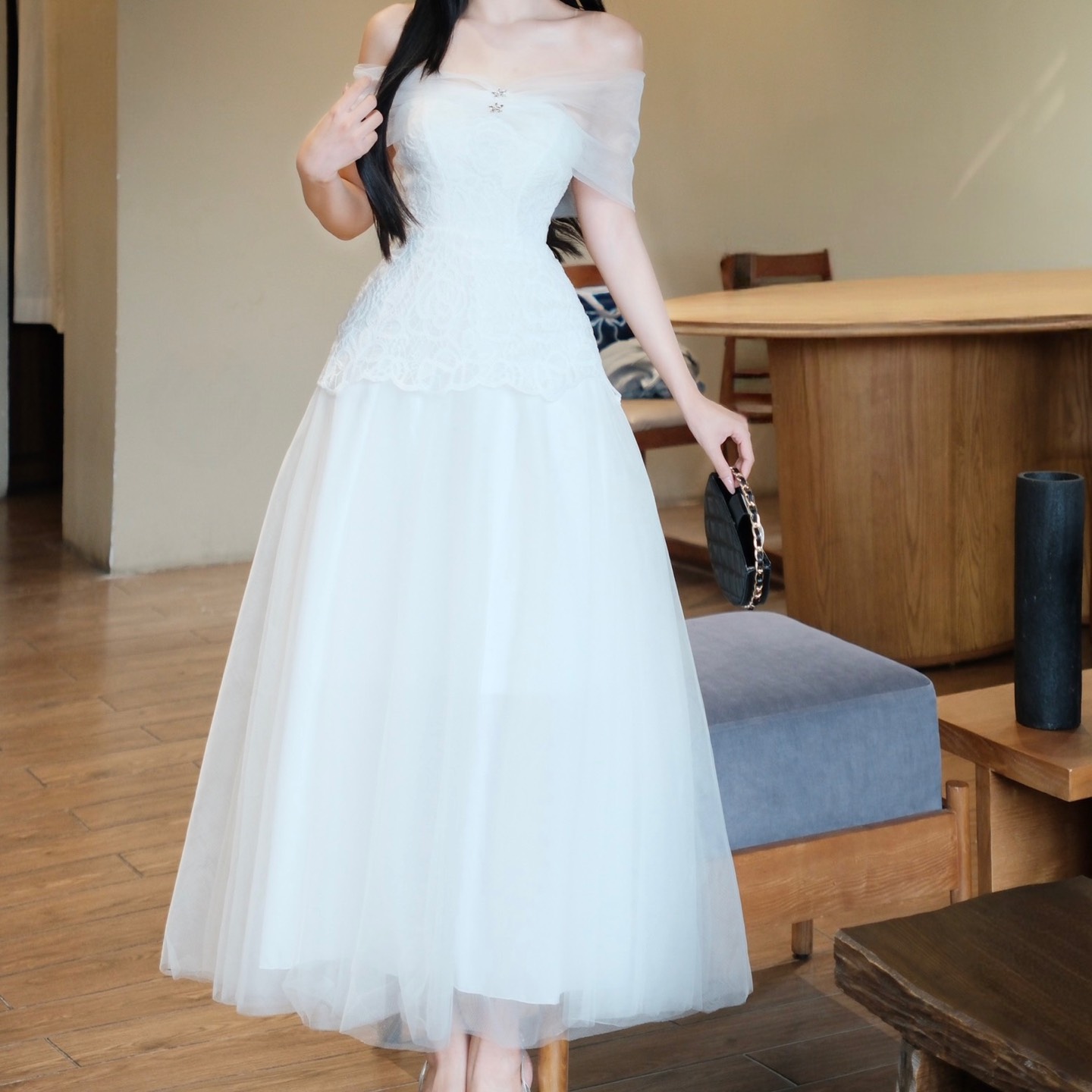 Đầm thiết kế cao cấp trễ vai voan phối ren dáng dài xoè sang