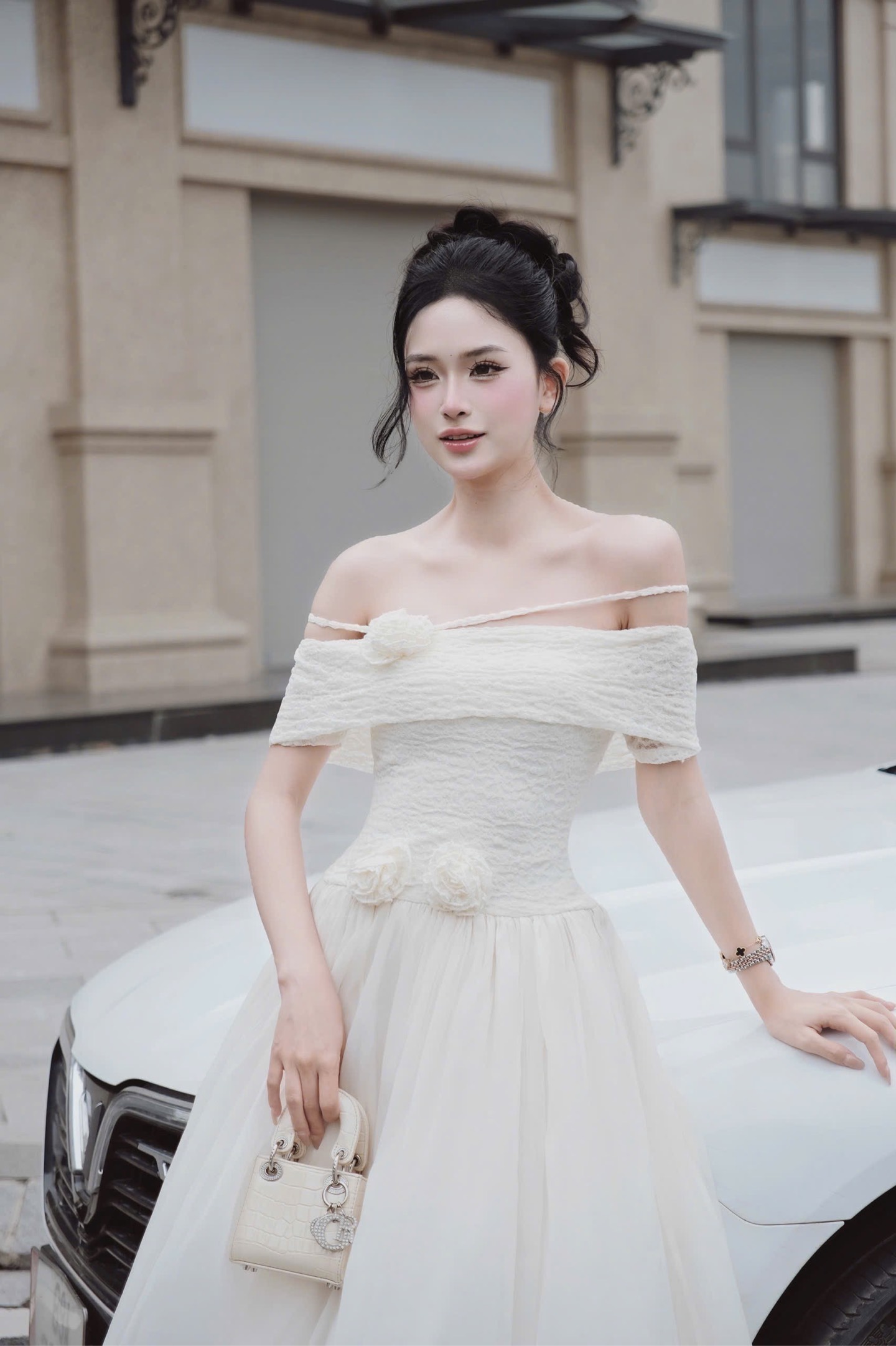 Đầm thiết kế trễ vai xoè bồng