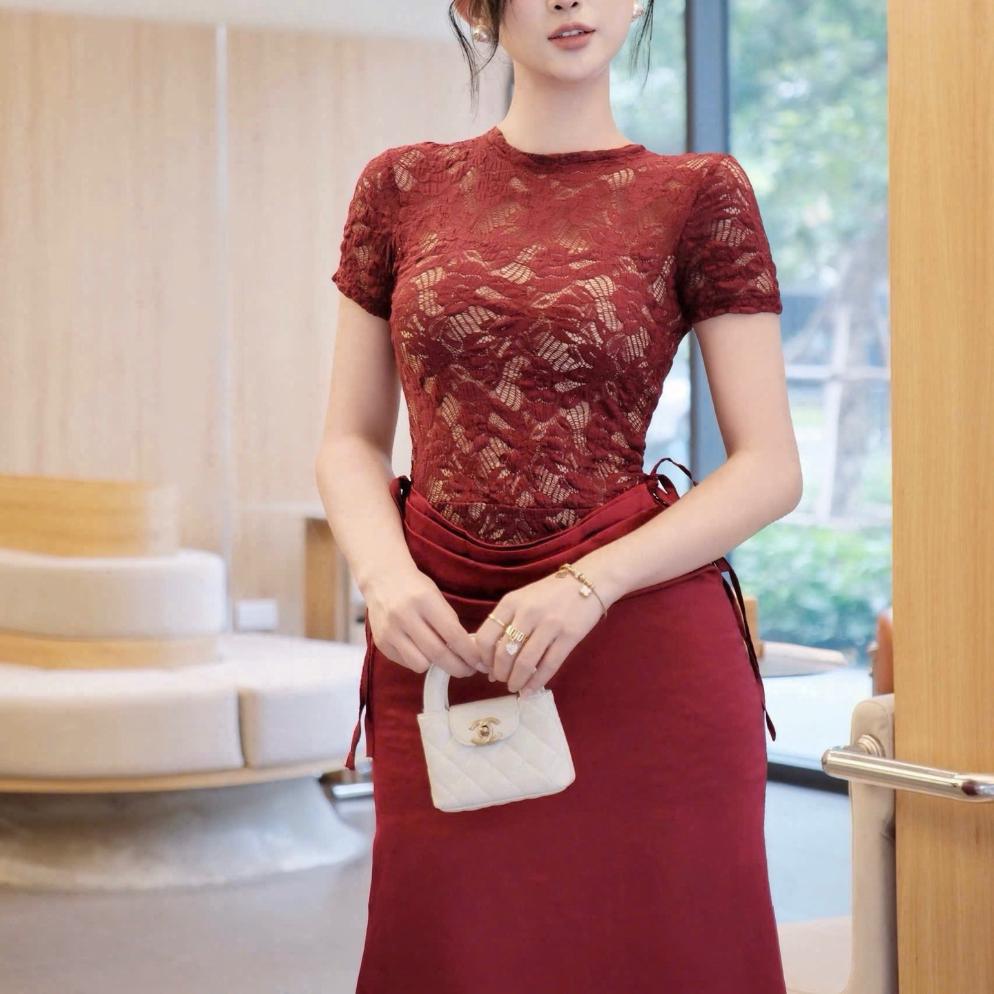 Đầm thiết kế ren body cổ tròn dáng dài thanh lịch