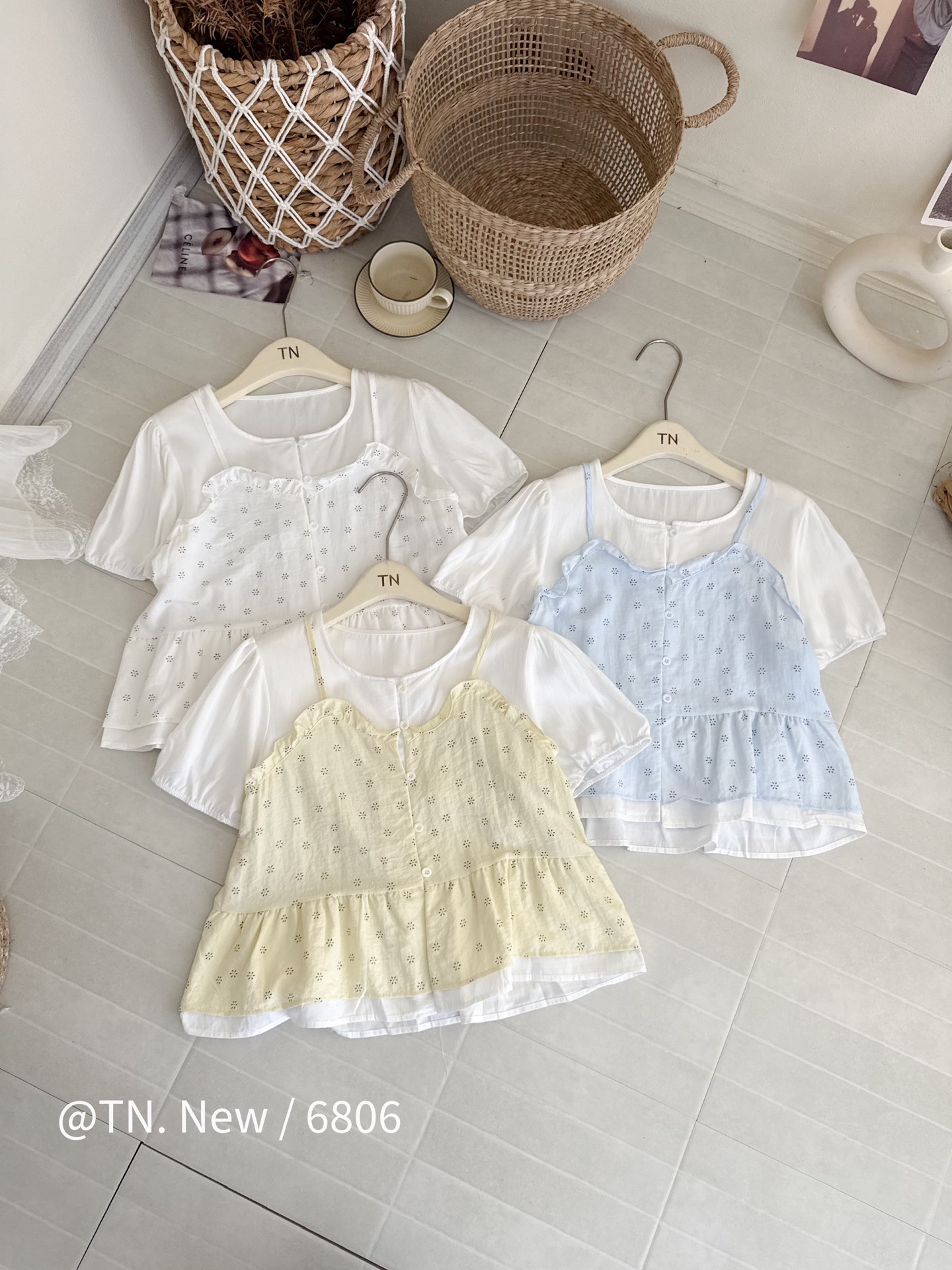 Áo kiểu phối áo 2 dây hoạ tiết hoa nhí
