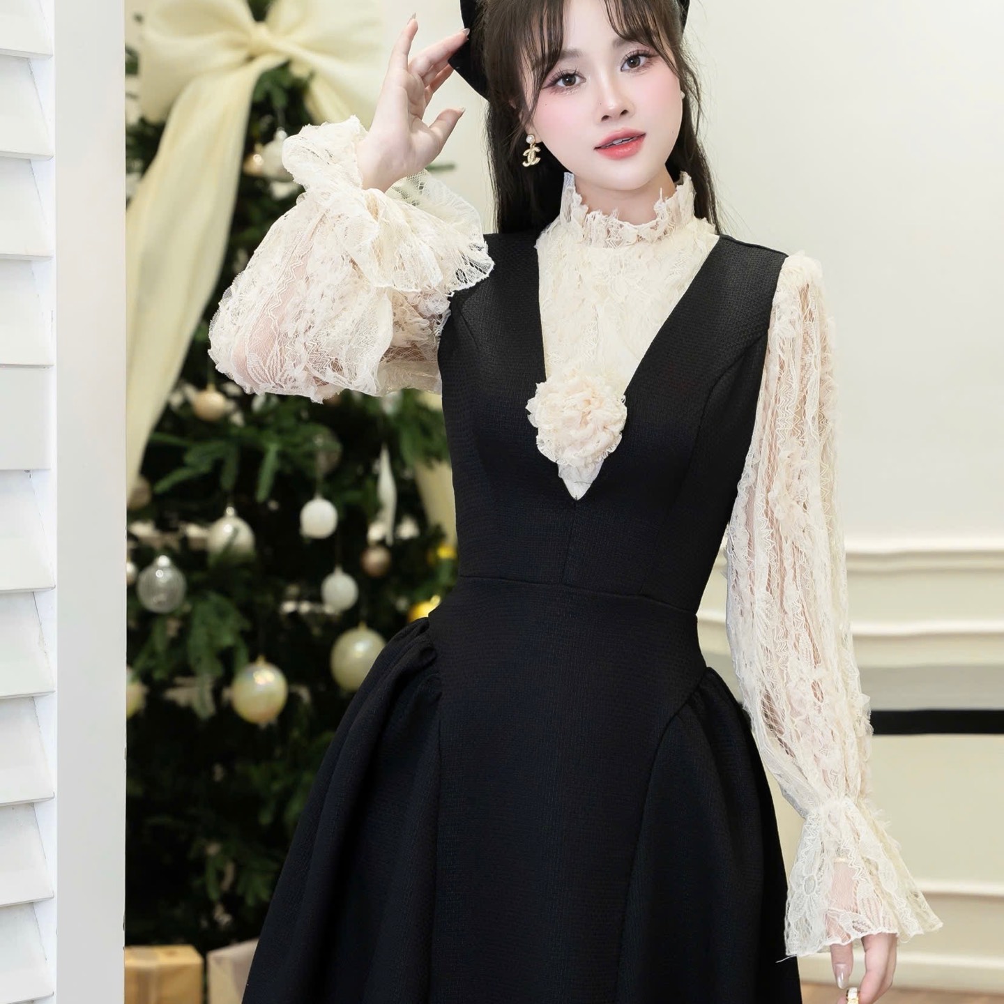 Đầm thiết kế sang trọng ép mùng phối áo ren