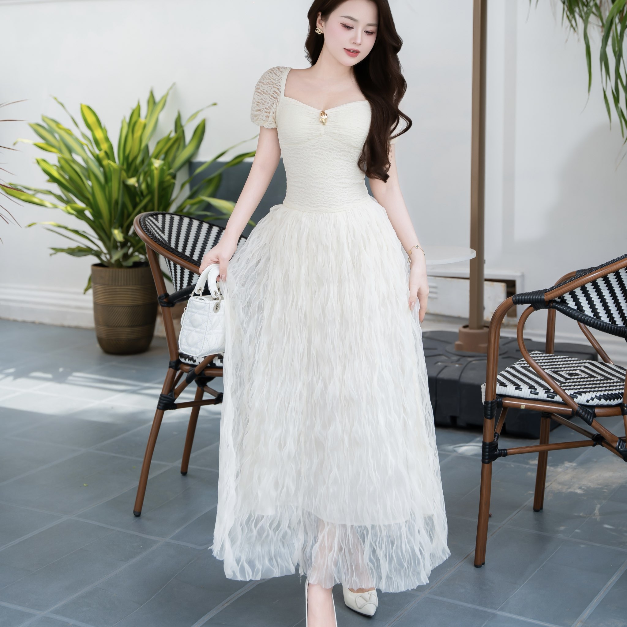 Đầm thiết kế cổ vuông tay ren dáng dài xòe