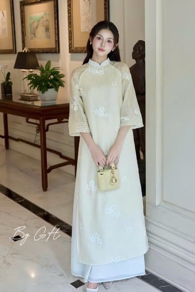 Áo dài truyền thống tay viền thêu hoa