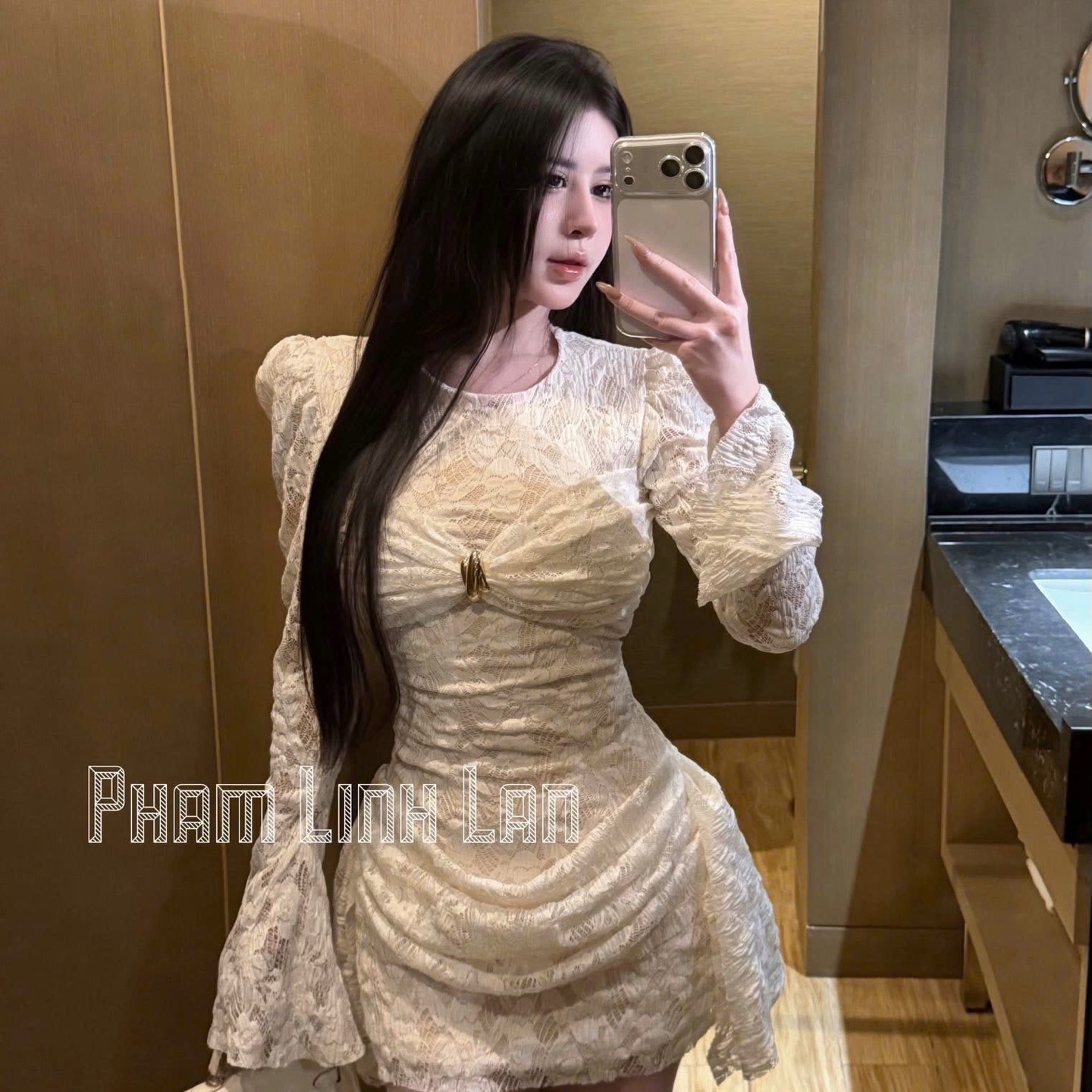 Đầm body tay dài vòng vàng ngực