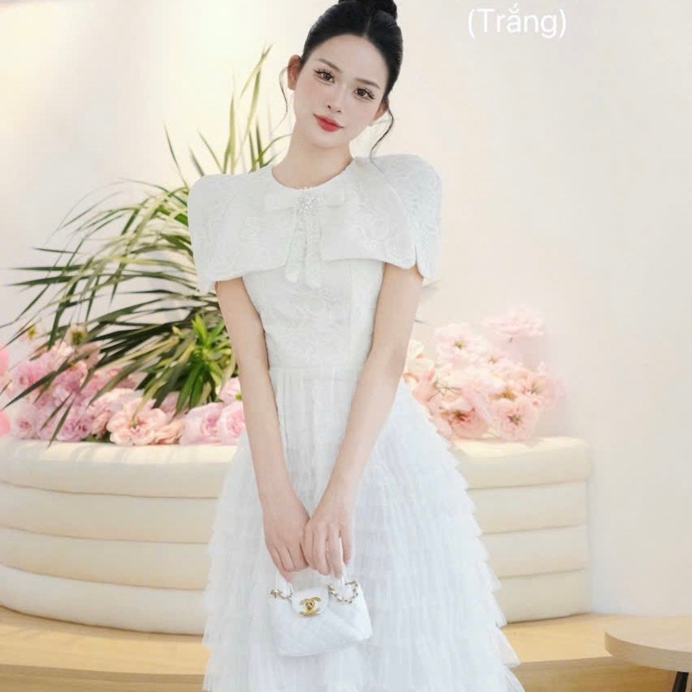 Đầm thiết kế sang trọng ren chân choàng nữ hoàng