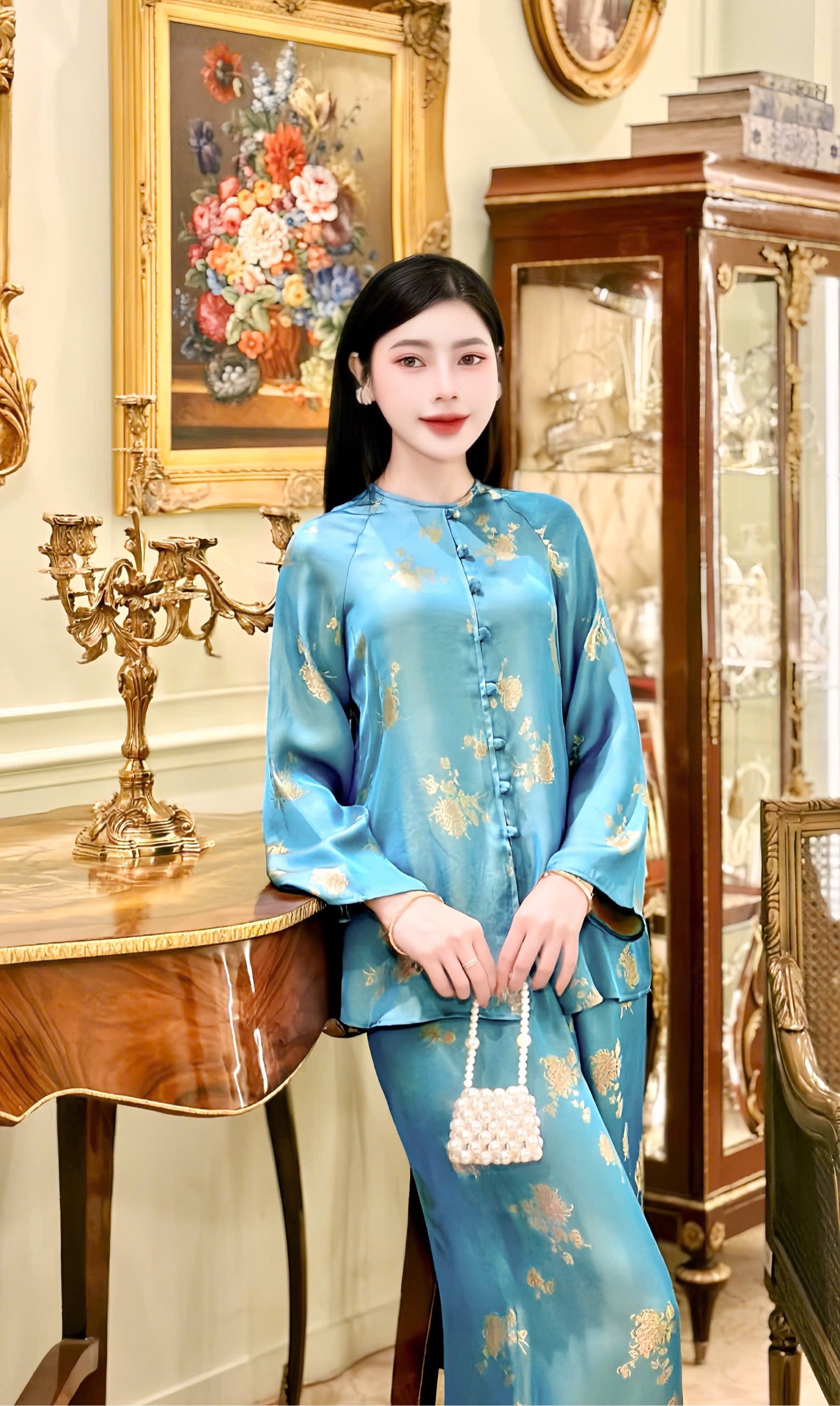 Đồ lam thiên hoa lụa tằm ánh kim