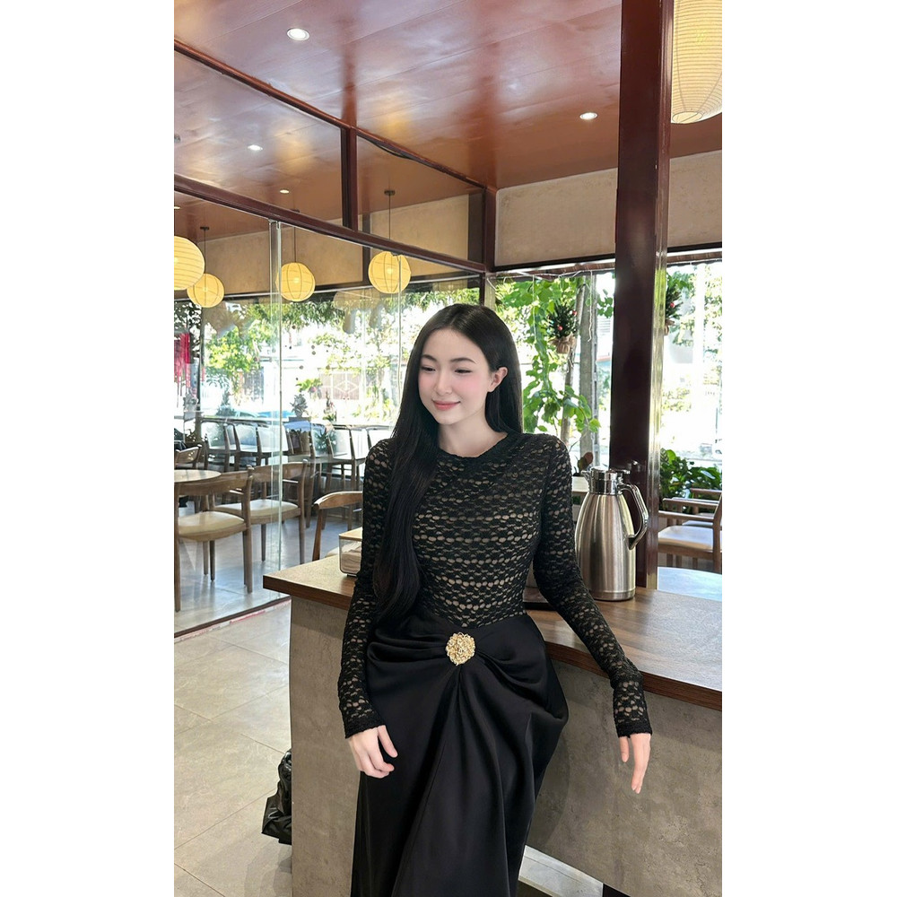 Đầm thiết kế cổ tròn dáng dài ôm body