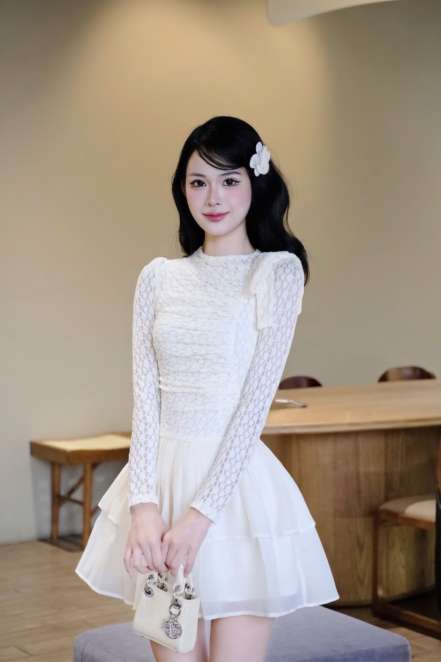 Đầm cổ tròn tay dài ren dáng xoè 2 tầng