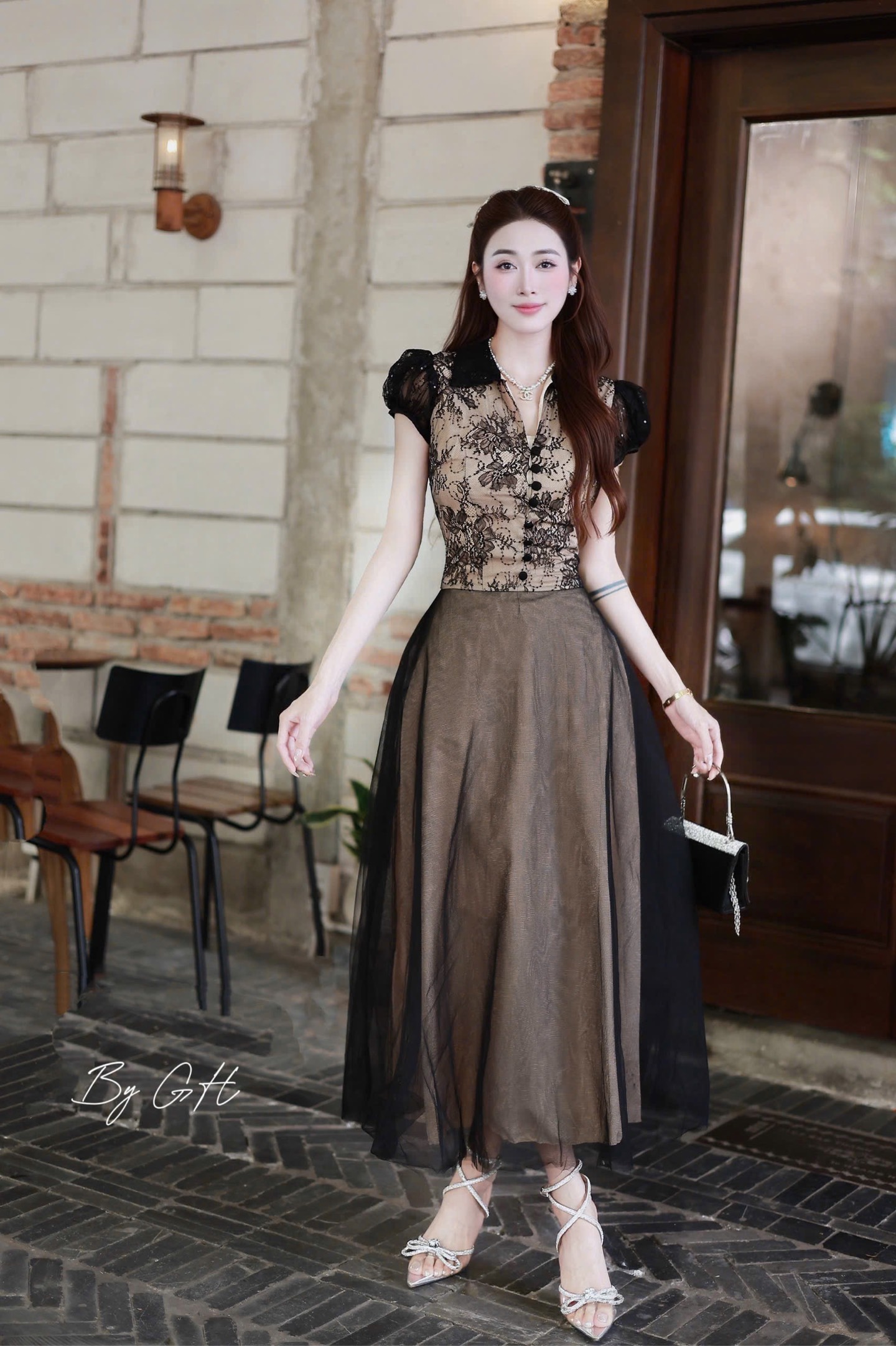 Đầm ren cổ bè tùng lưới H