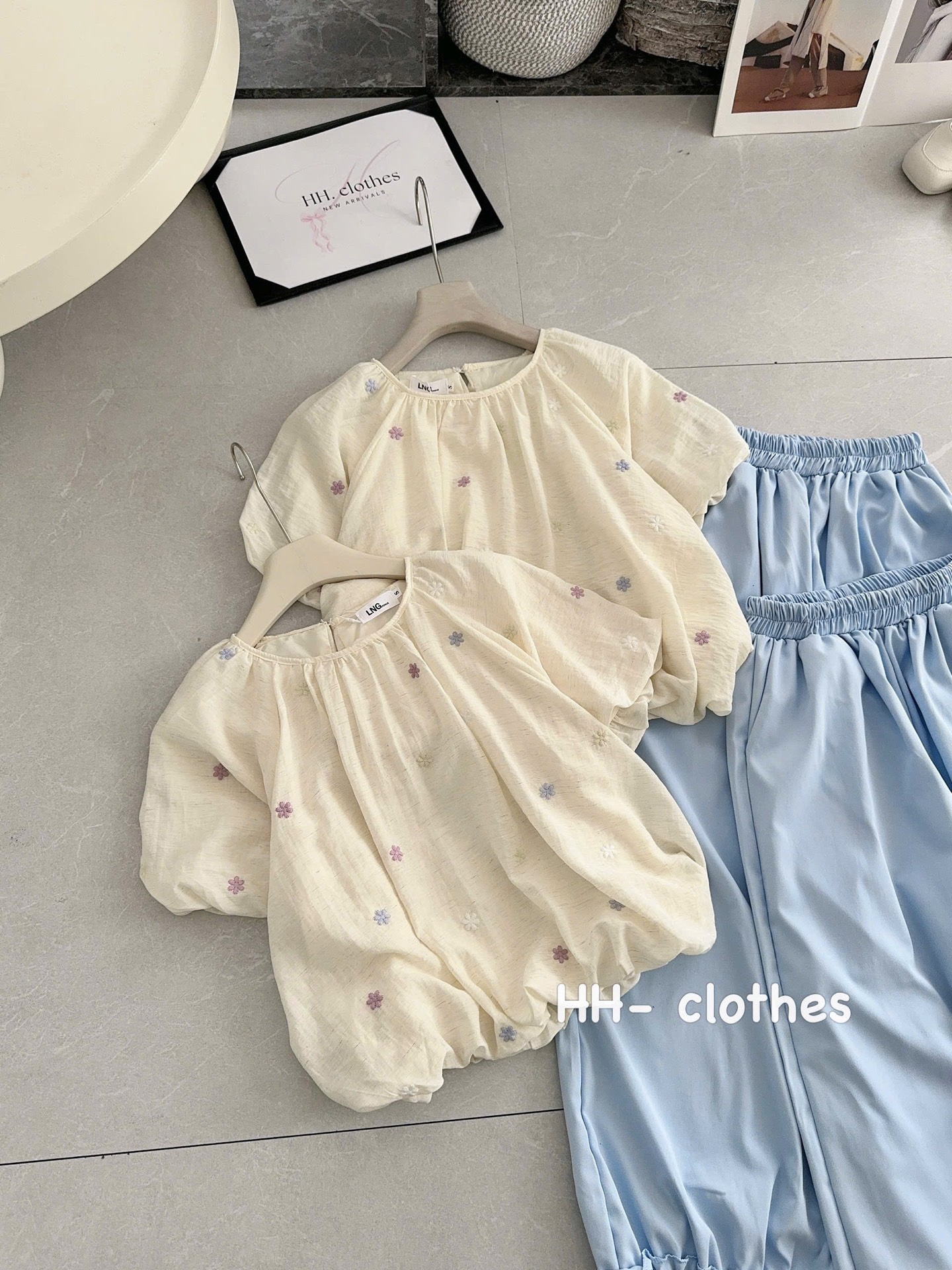 Set áo hoa nhí kèm quần suông bo ống