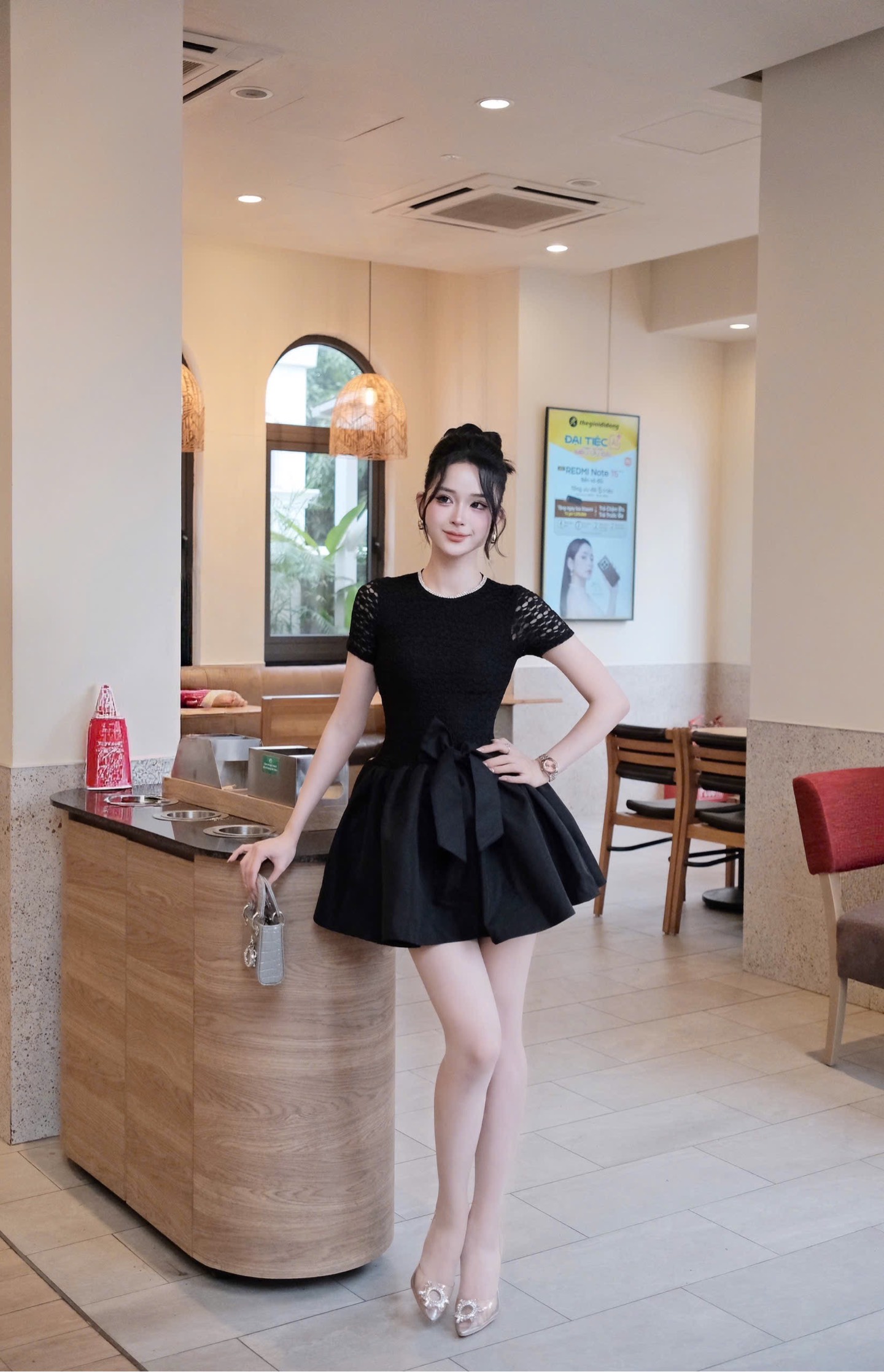 Đầm thiết kế ôm cổ tròn chân bồng dễ thương