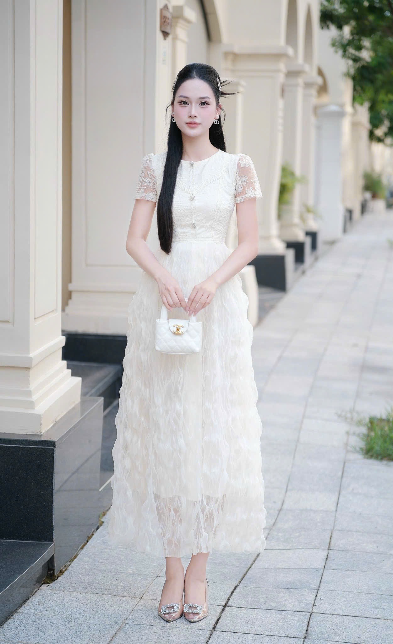 Đầm ren thiết kế cao cấp phối tay ren sang chảnh tầng voan lượn sóng dáng dài trắng kem cổ tròn