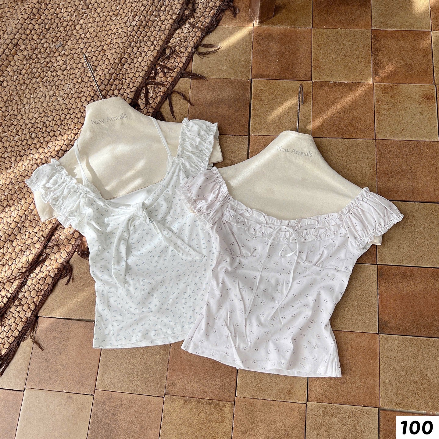 Áo kiểu cổ yếm hoa nhí