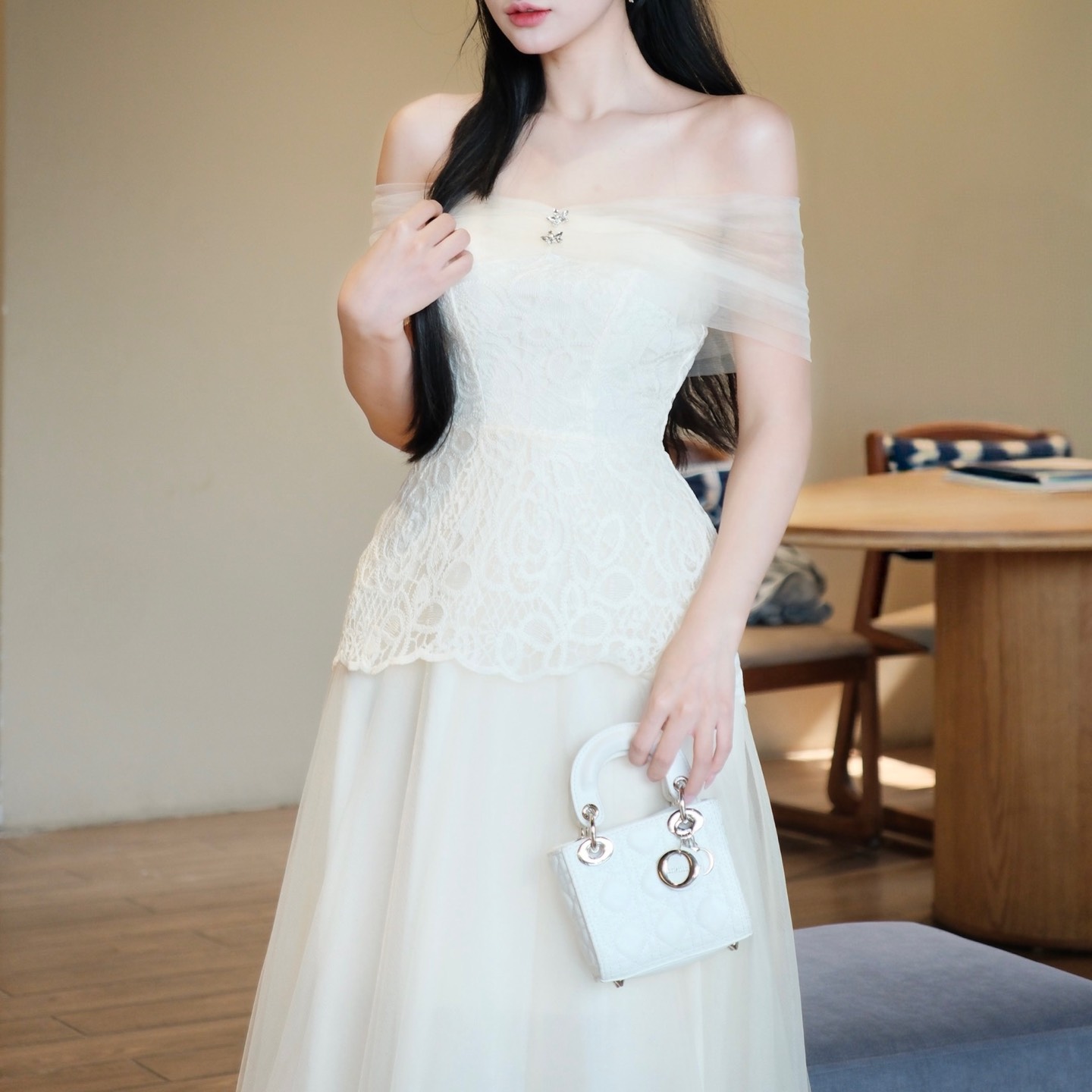 Đầm thiết kế cao cấp trễ vai voan phối ren dáng dài xoè sang