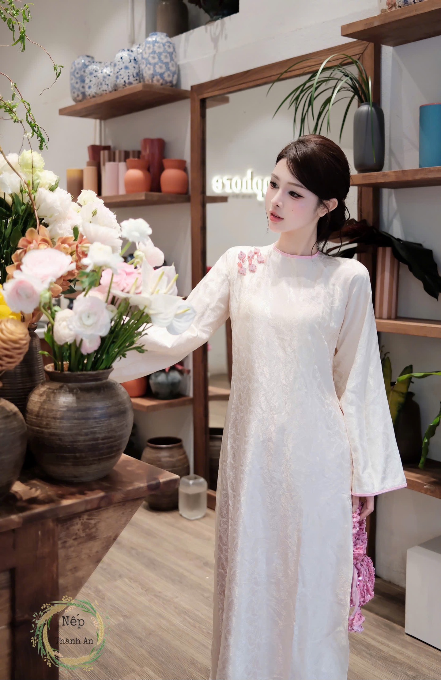 Áo dài gấm sò điệp phom xuông 2 tà gắn 3 nơ cao cấp