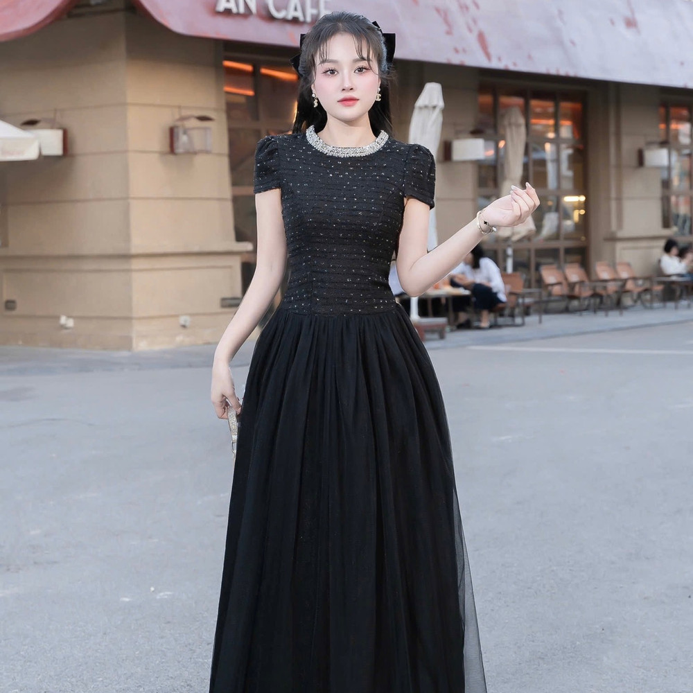 Đầm thiết kế dạ cổ tròn đính đá dáng dài phối tơ