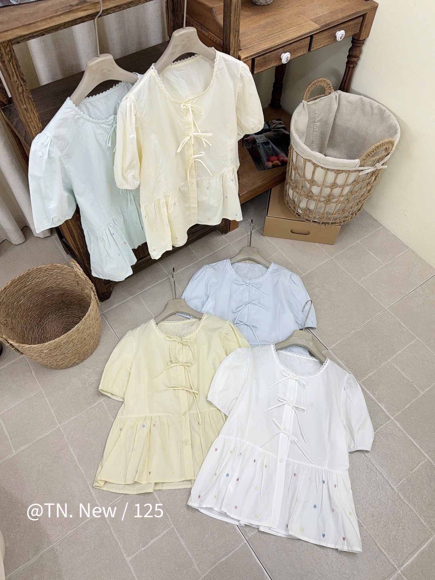 Áo kiểu babydoll cổ ren hoạ tiết trái tim