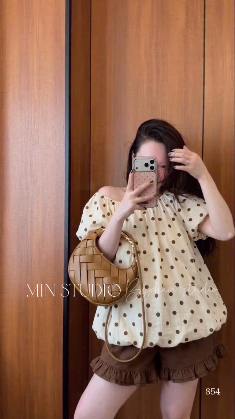 Set chấm bi nâu áo bí phồng quần ngắn