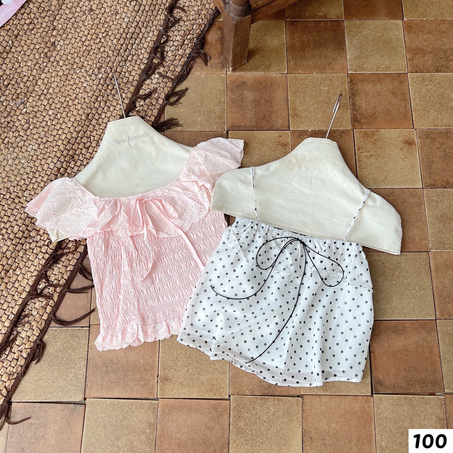 Áo kiểu trễ vai ren nơ ngực