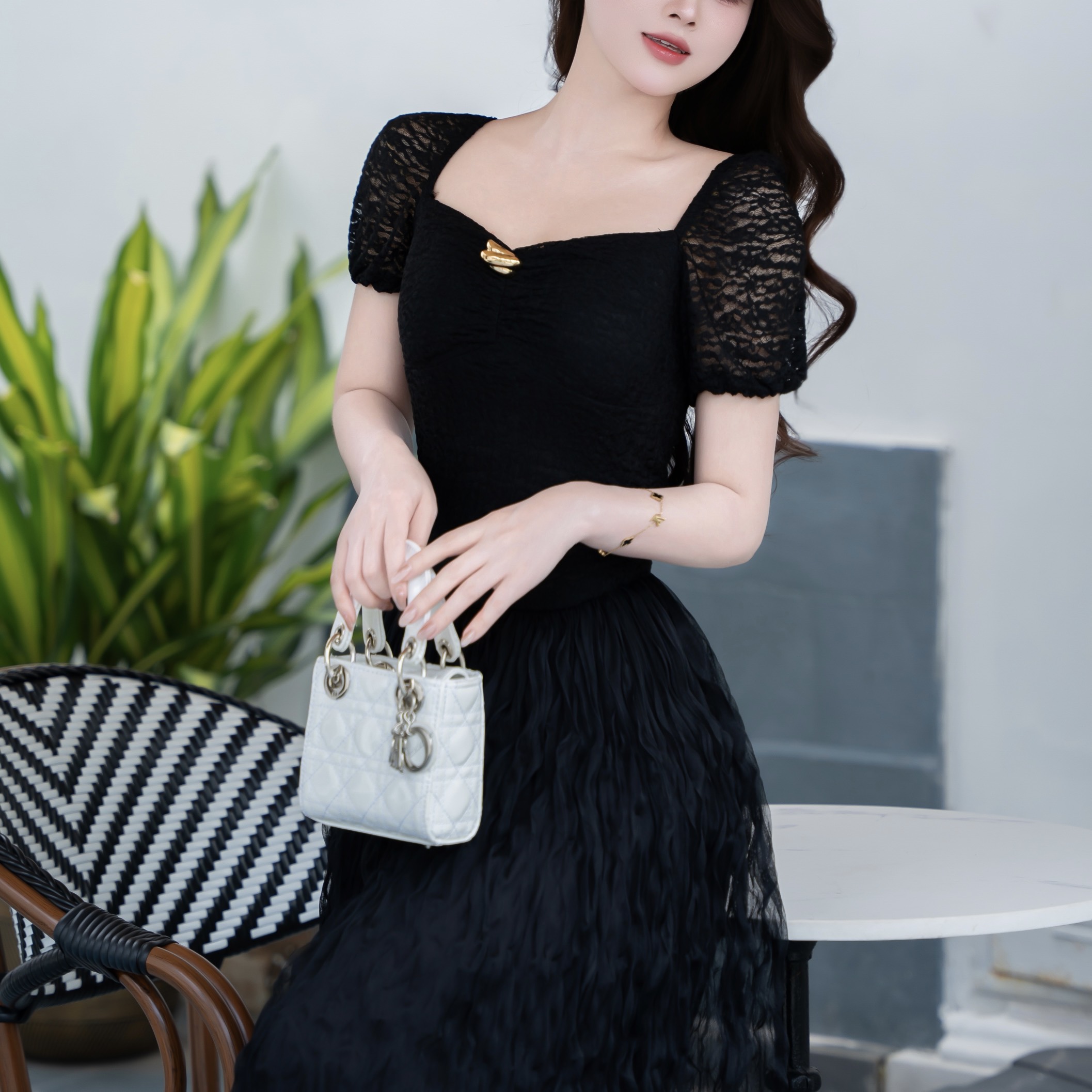 Đầm thiết kế cổ vuông tay ren dáng dài xòe
