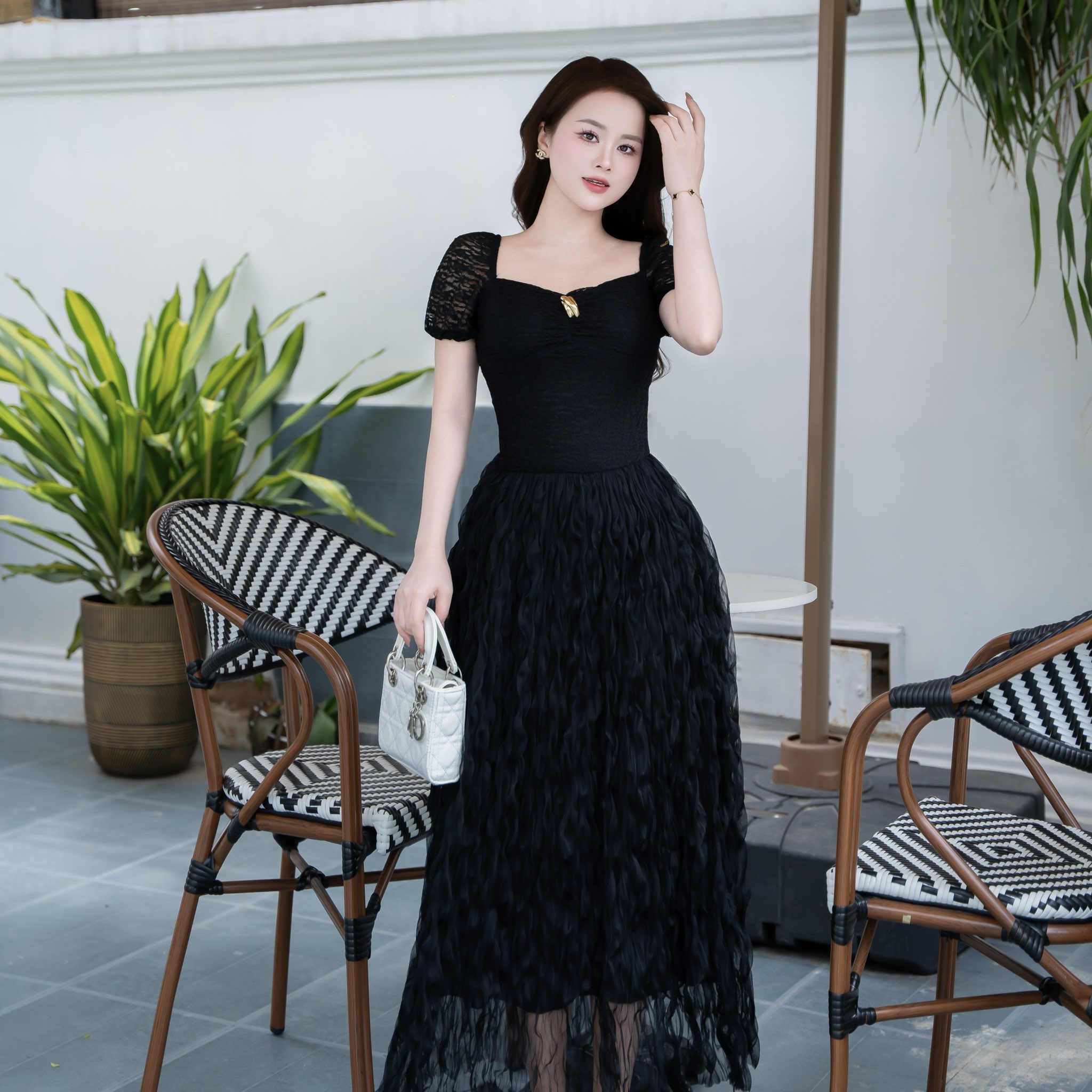 Đầm thiết kế cổ vuông tay ren dáng dài xòe