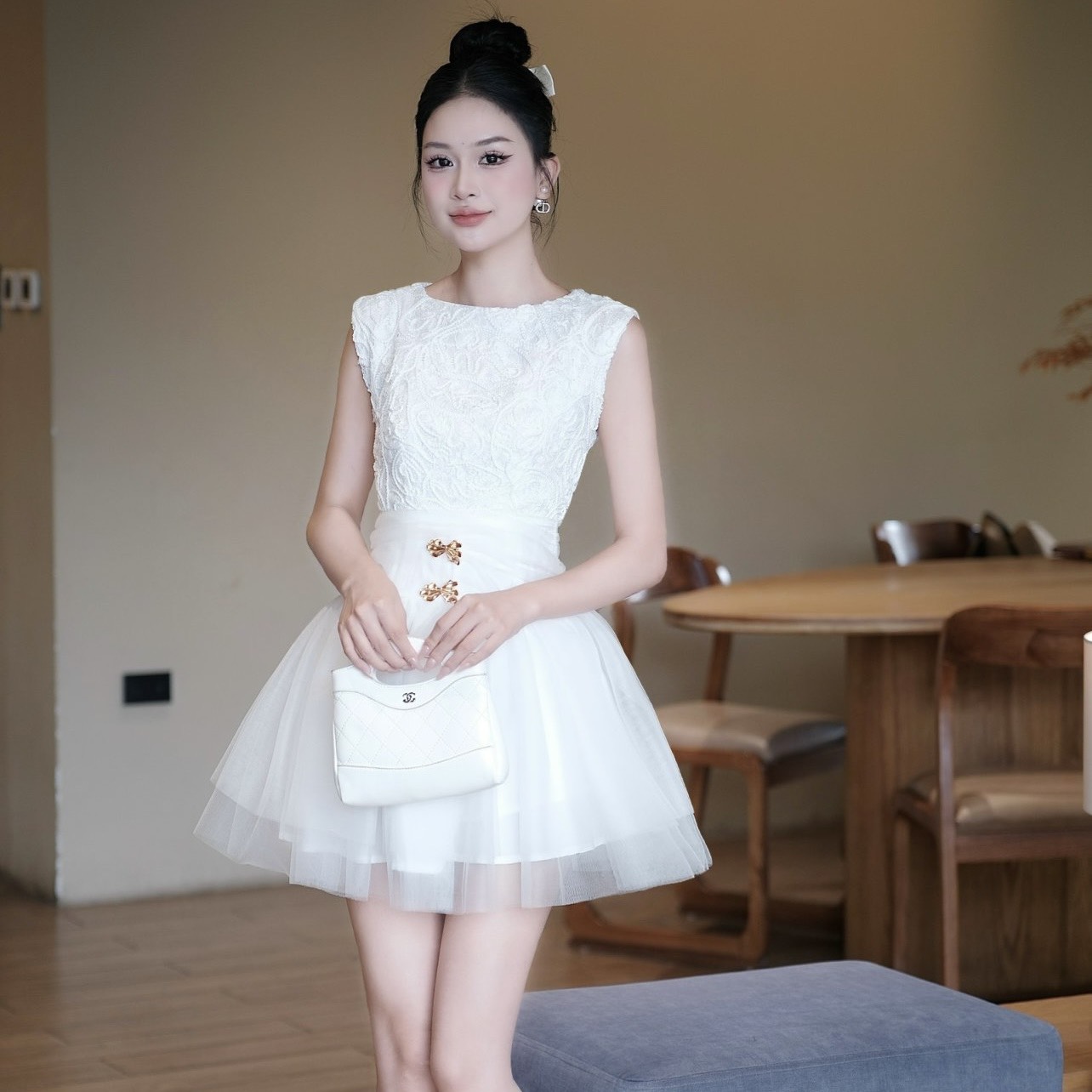 Đầm đi tiệc sát nách cổ tròn dáng ngắn xoè sang chảnh