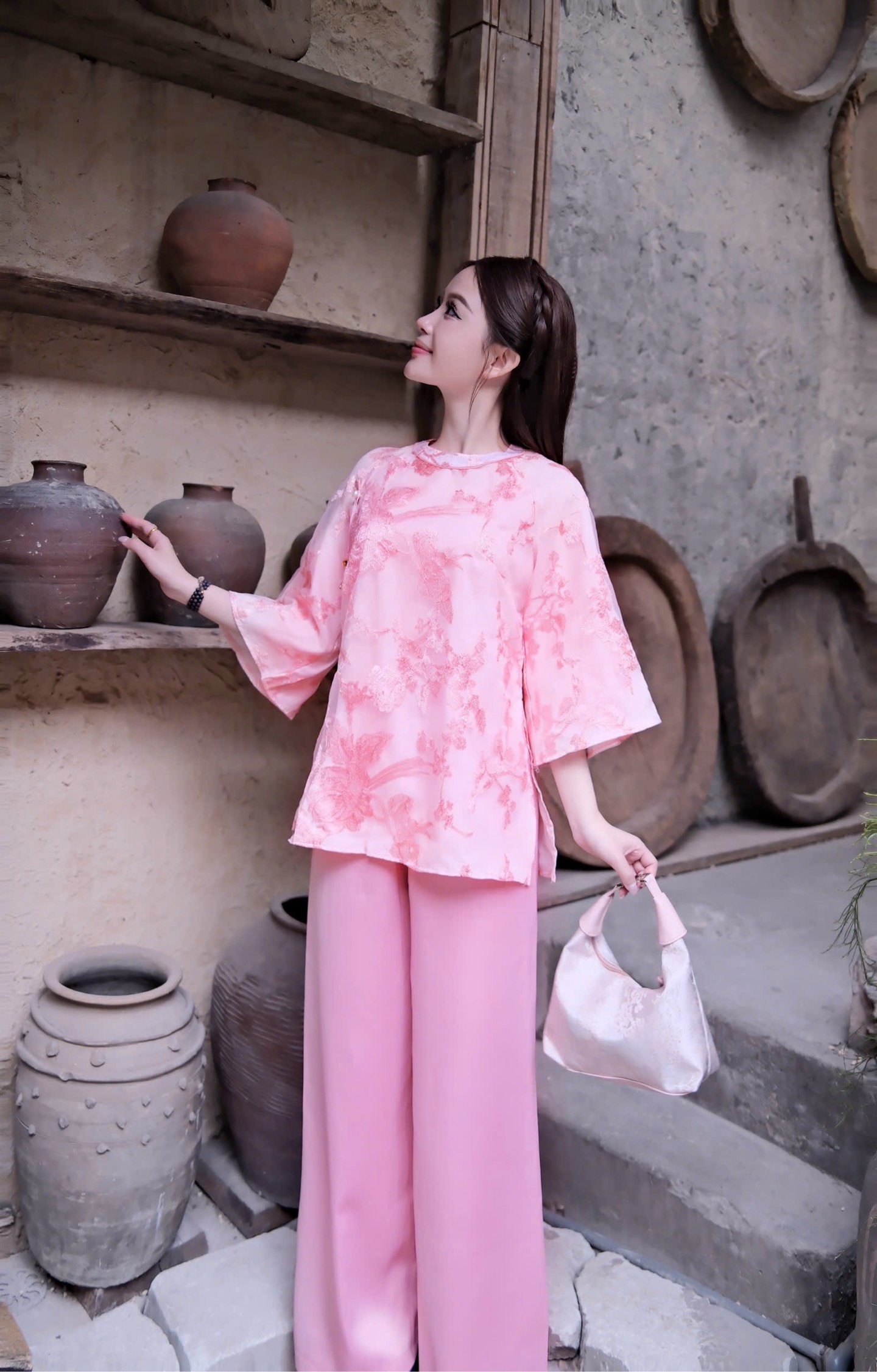 Lam cổ viền tròn gấm thêu cao cấp