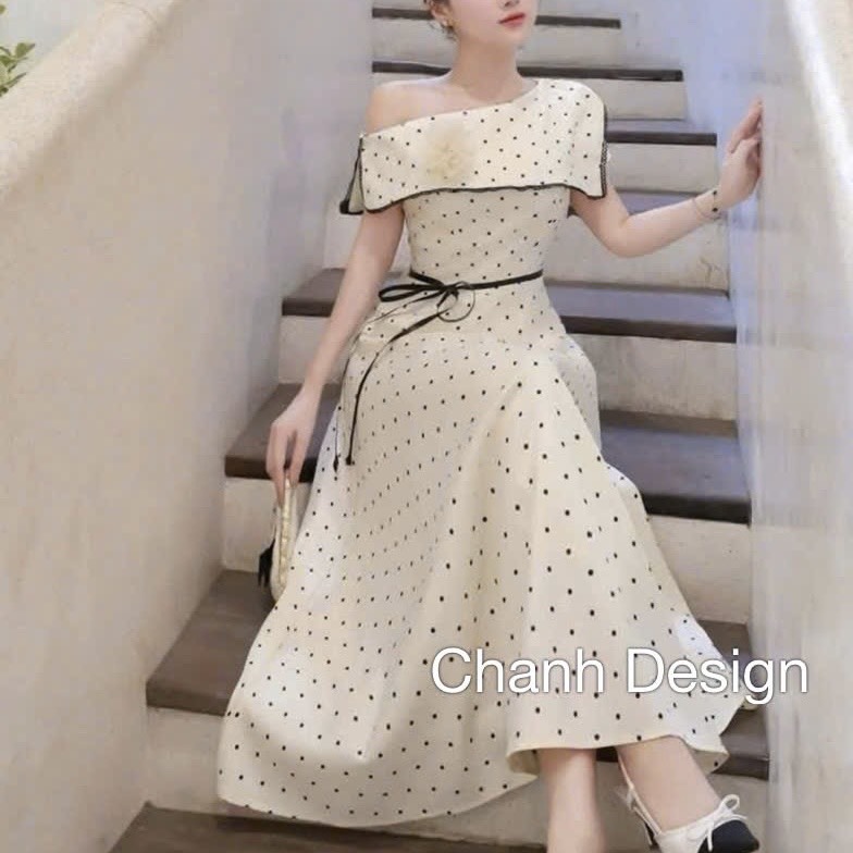 Đầm thiết kế lệch vai chấm bi nơ eo dáng dài