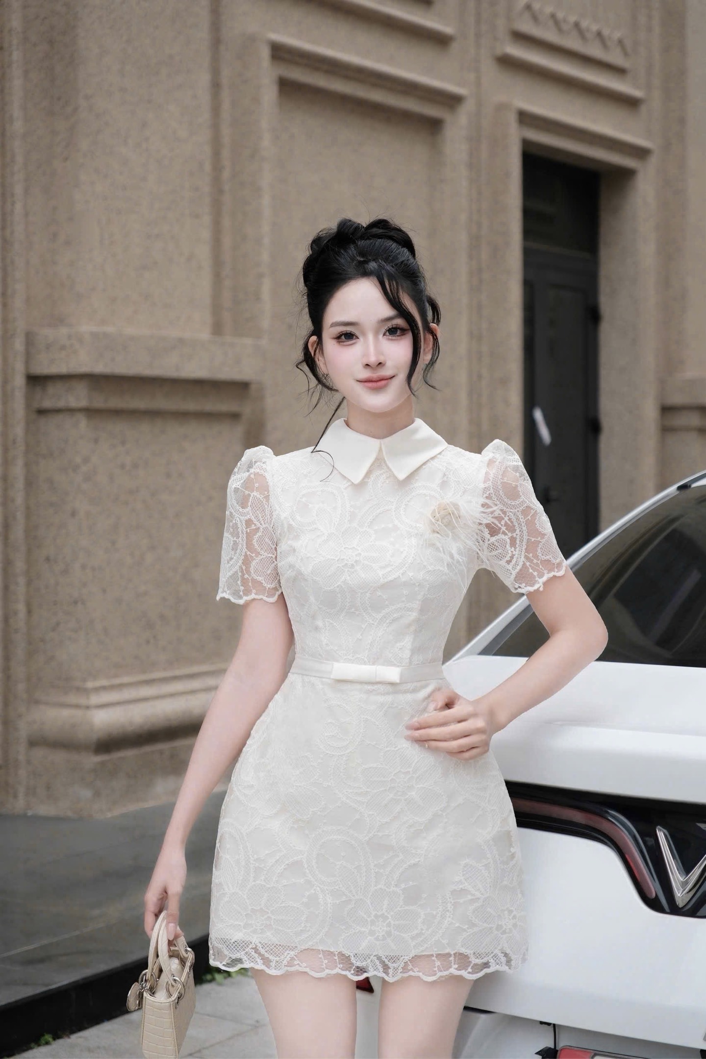 Đầm cổ sơ mi ren chân chữ A
