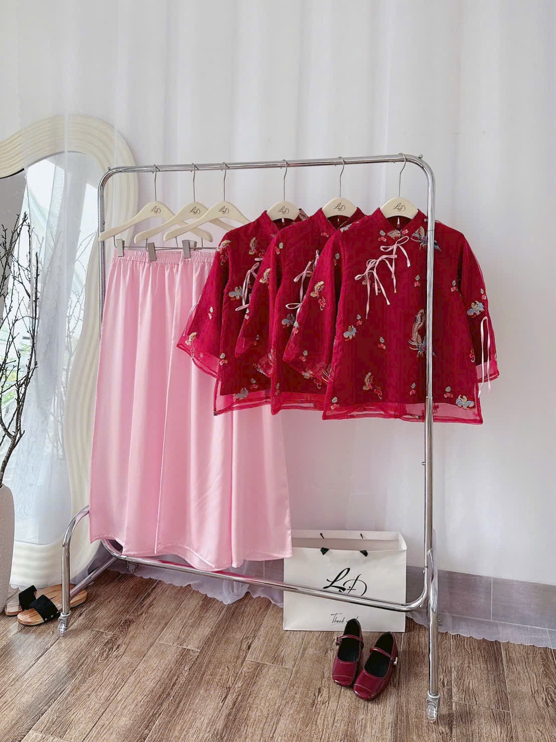 Set tơ thêu phượng đỏ