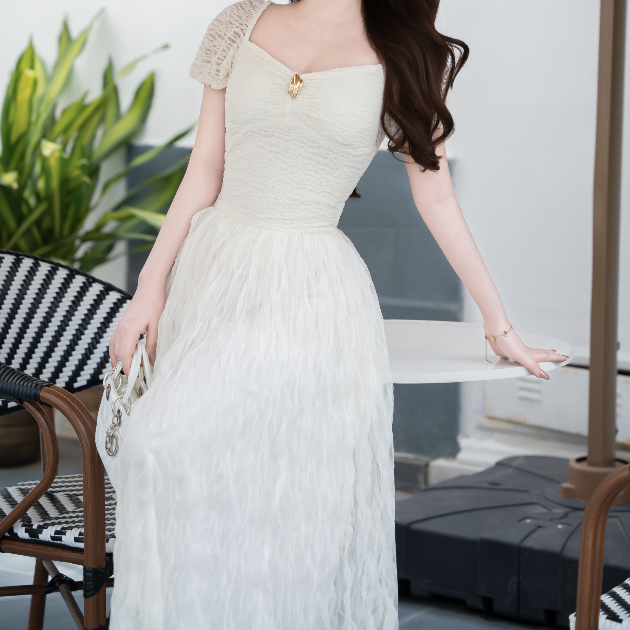 Đầm thiết kế cổ vuông tay ren dáng dài xòe