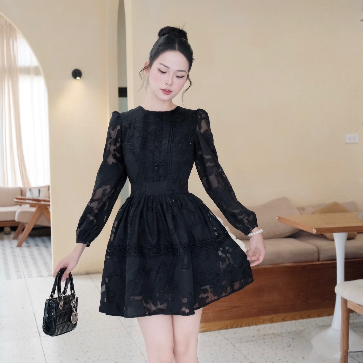 Đầm tay dài bồng cổ tròn thiết kế xoè ngắn xếp li ngực