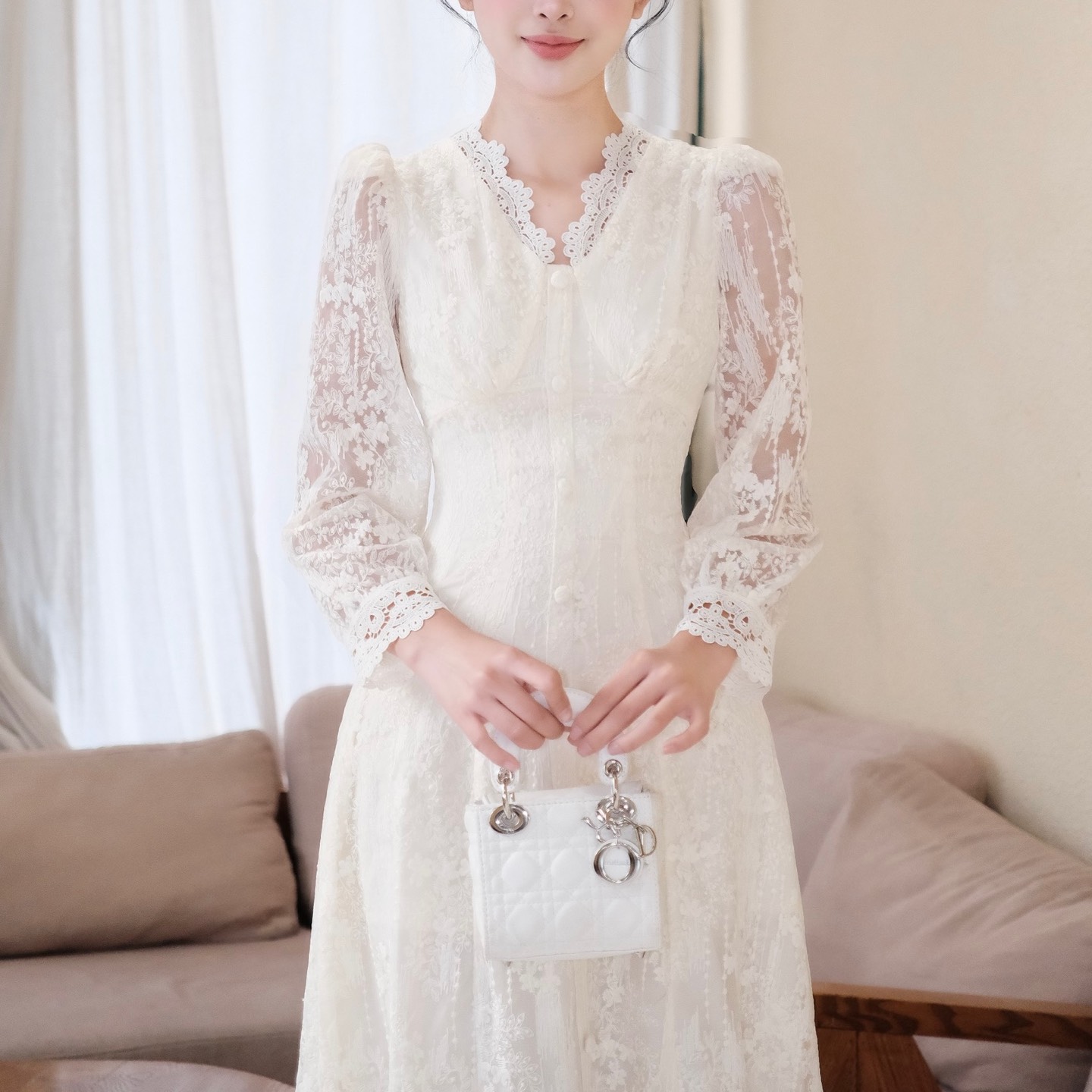 Đầm thiết kế cổ ren sang chảnh cổ V dáng dài