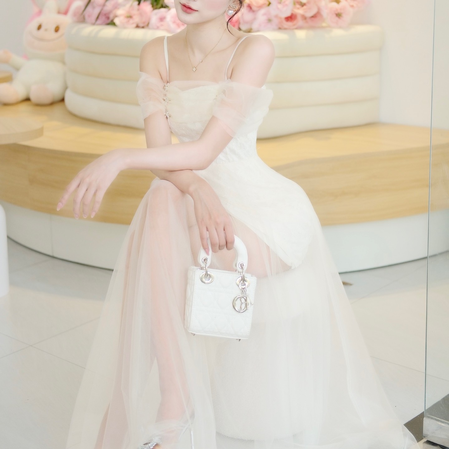 Đầm thiết kế trễ vai dáng dài phối voan chữ A sang trọng đi tiệc