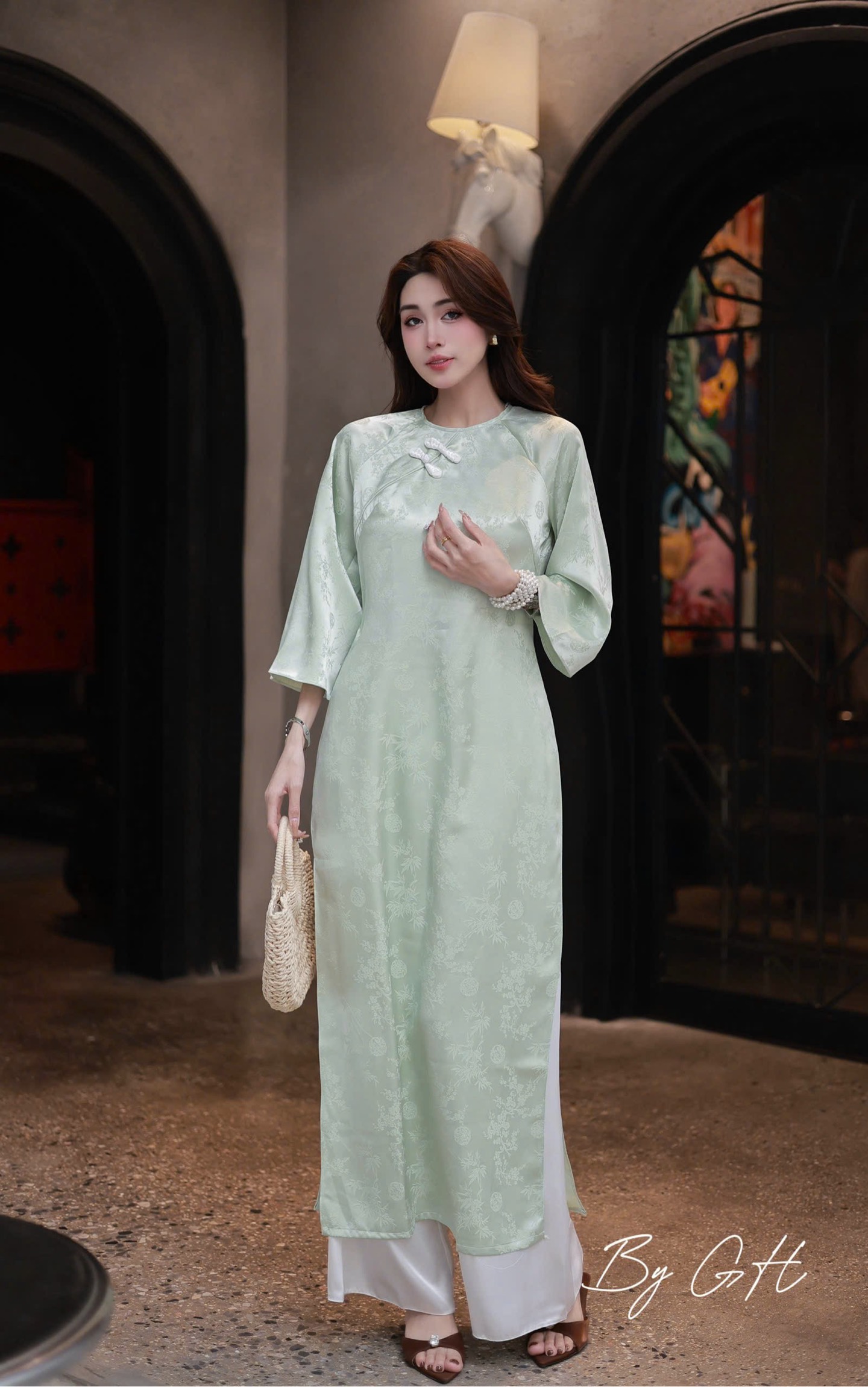 Áo dài gấm lá tre dáng xuông H