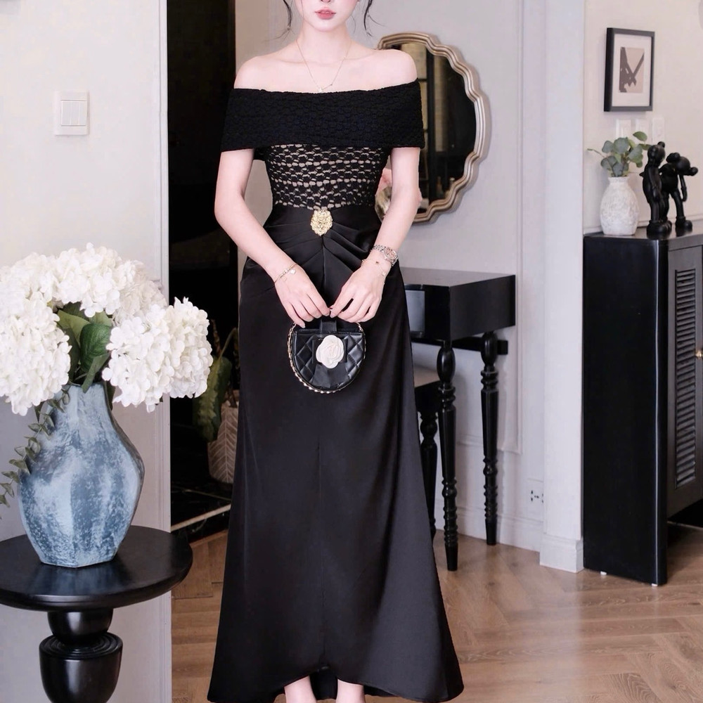 Đầm thiết kế trễ vai dáng dài nhấn eo đính đá