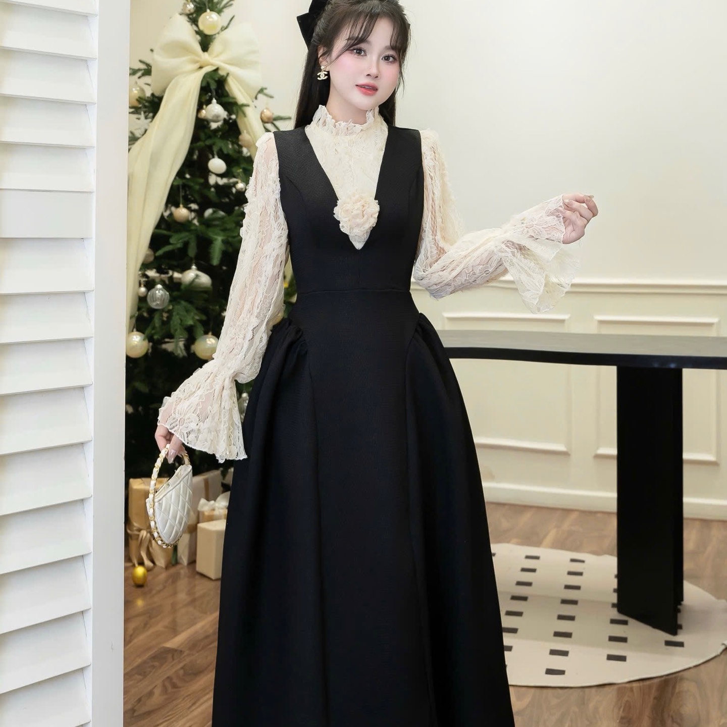Đầm thiết kế sang trọng ép mùng phối áo ren
