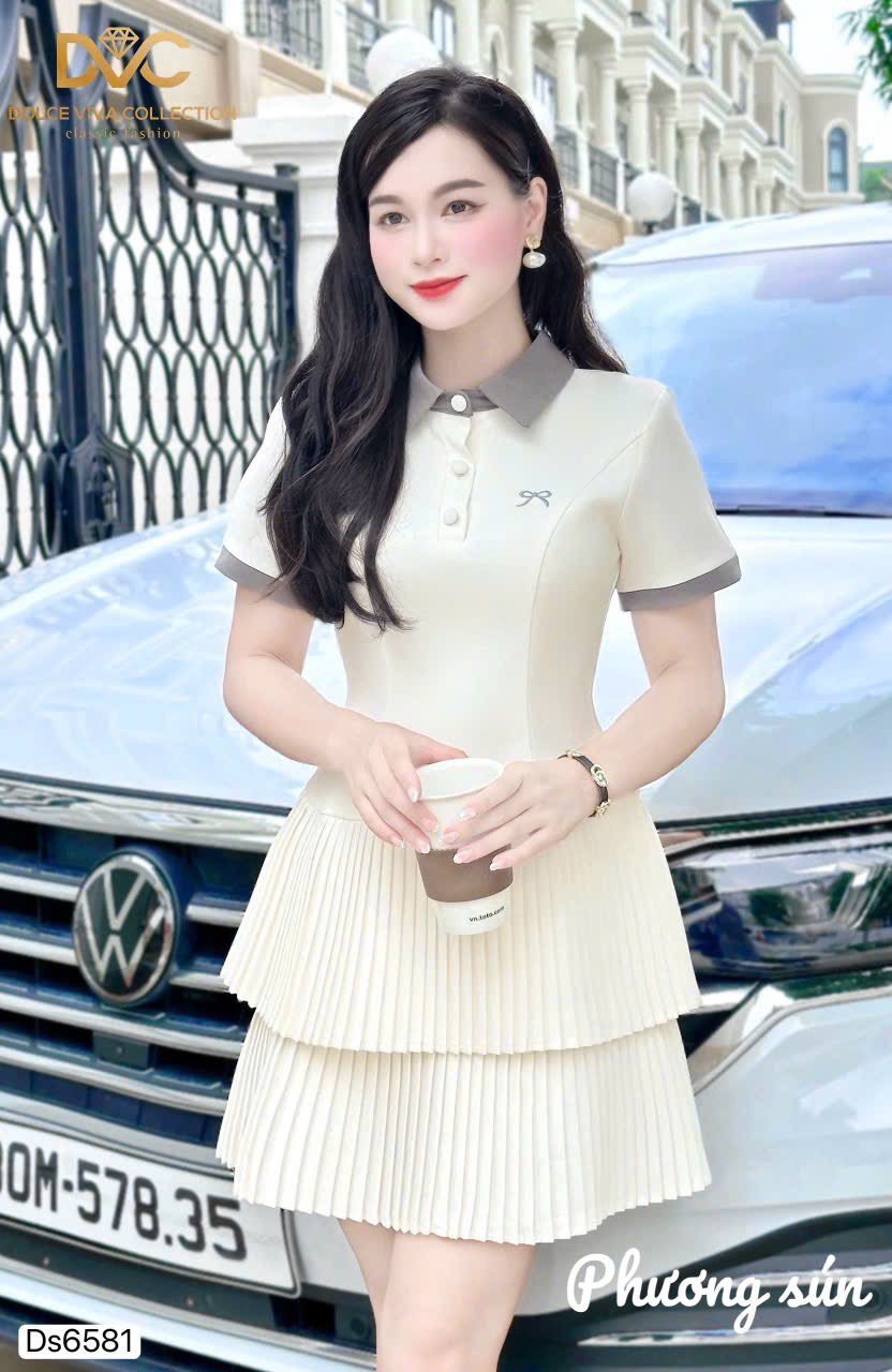 Đầm trắng chân xếp ly thêu nơ phối cổ sen xám